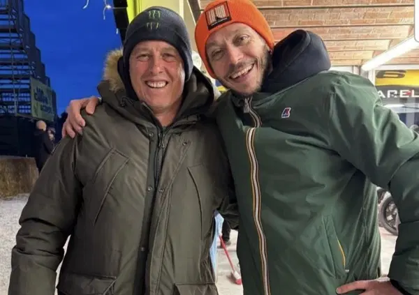 Valentino Rossi &egrave; ancora veloce in moto a 45 anni? Sentite il Re del Tourist Trophy: "Girando con lui ho capito che.."