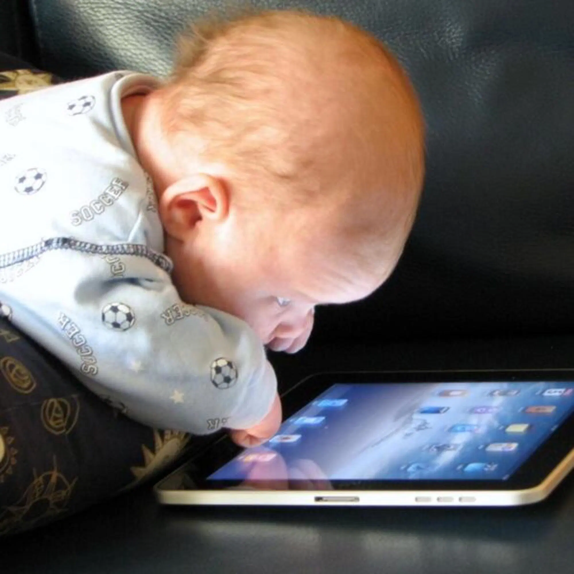  I bambini dovrebbero rispettare degli orari rigidi per l'uso di tablet e telefoni