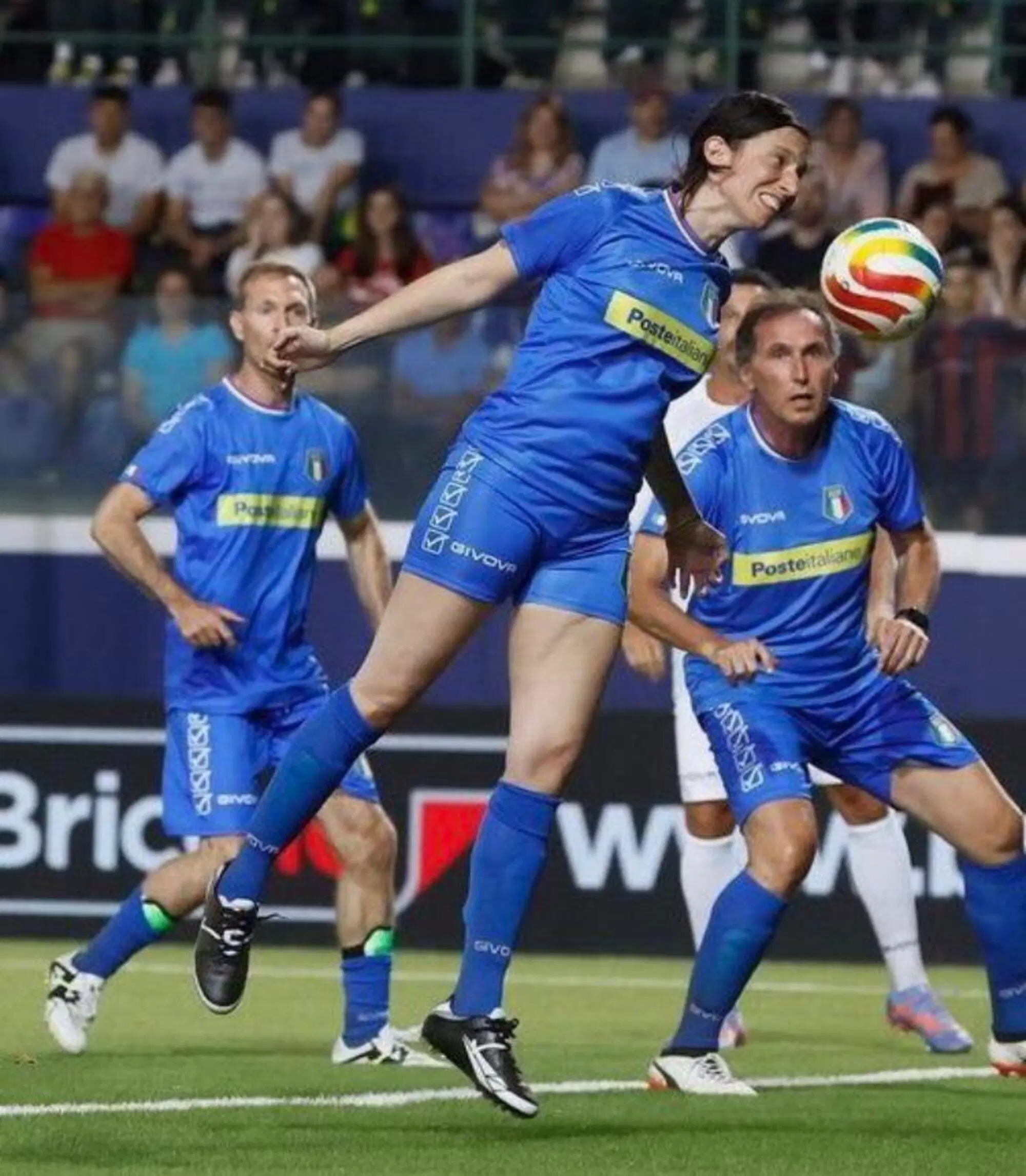 Elly Schlein alla Partita del Cuore all'Aquila