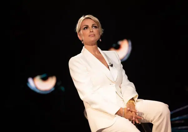 Francesca Pascale racconta la separazione da Paola Turci, ma anche il Berlusconi privato: i tradimenti, la cannabis e quella battuta: "Anch'io sono lesbica"