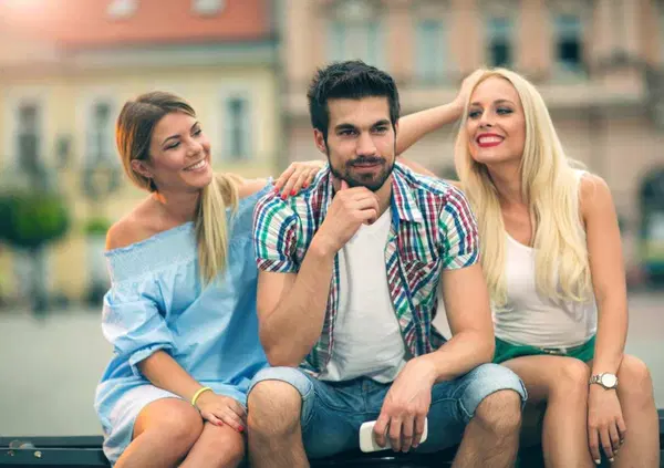 Dopo il poliamore ecco il &ldquo;toliamore&rdquo;. Ma sapete cos'&egrave;? E perch&eacute; tradire il partner &egrave; diventata la nuova moda?