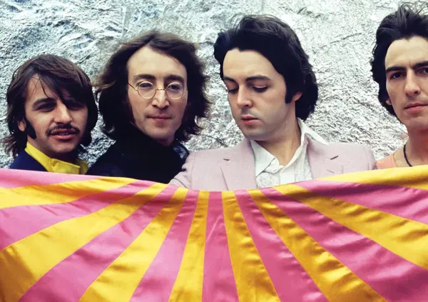 Diciott&rsquo;anni e non sentirli (i trapper): &ldquo;Meglio The Beatles everyday. Mentre i Maneskin...&rdquo;. Da Correggio (ma senza Ligabue) un libro lettera d'amore di Federico Martelli a McCartney, Lennon e soci Fab Four