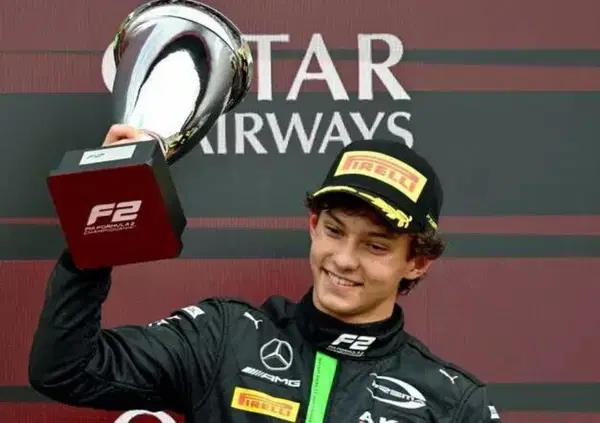 In Ungheria ci pensa Kimi Antonelli a far sentire l&rsquo;inno italiano nel paddock: ecco come ha vinto la gara a Budapest