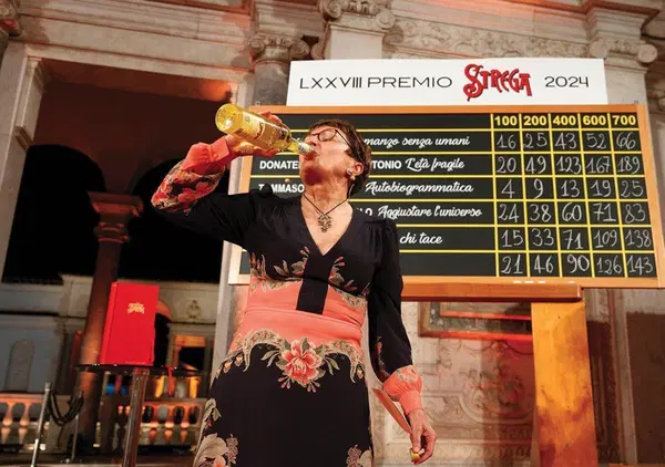 L'et&agrave; fragile, Premio Strega 2024, &egrave; il libro perfetto per questa Italia provinciale. Ma c'&egrave; una domanda che nessuno ha fatto a Donatella Di Pietrantonio: eccola