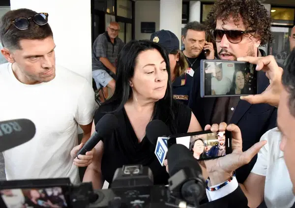 Omicidio Pierina Paganelli, dopo Louis Dassilva arrestato e Valeria Bartolucci indagata spuntano le telefonate di Manuela Bianchi al 112: "Mi sono accorta ora che &egrave; mia suocera". Tutto quello che non torna...