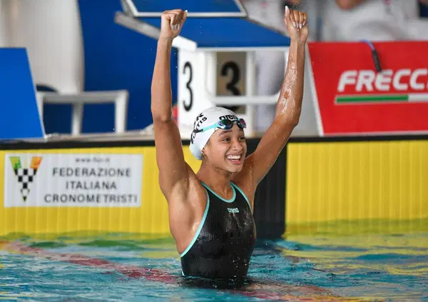 Ok, ma chi &egrave; Sara Curtis la pi&ugrave; giovane atleta italiana alle Olimpiadi di Parigi che ci far&agrave; sognare in vasca