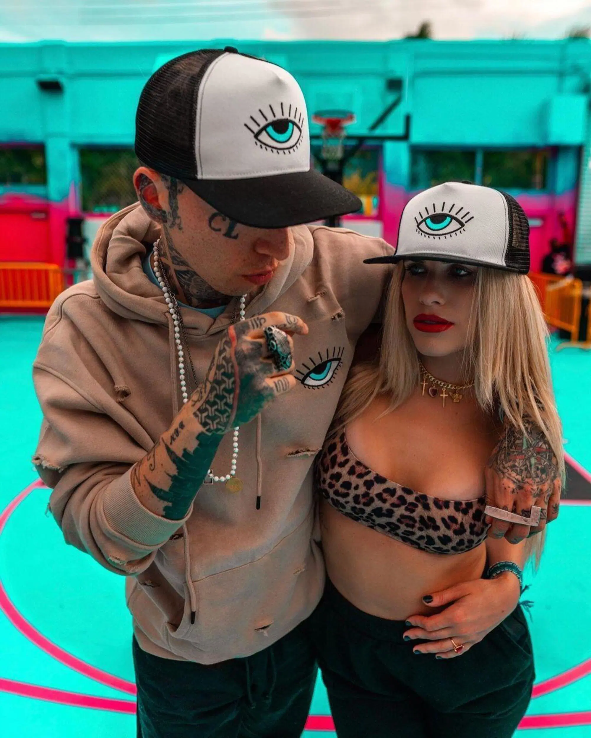 Il logo dell'occhio di Mira from Miami (Mira Pantano) simile a quello di Chiara Ferragni