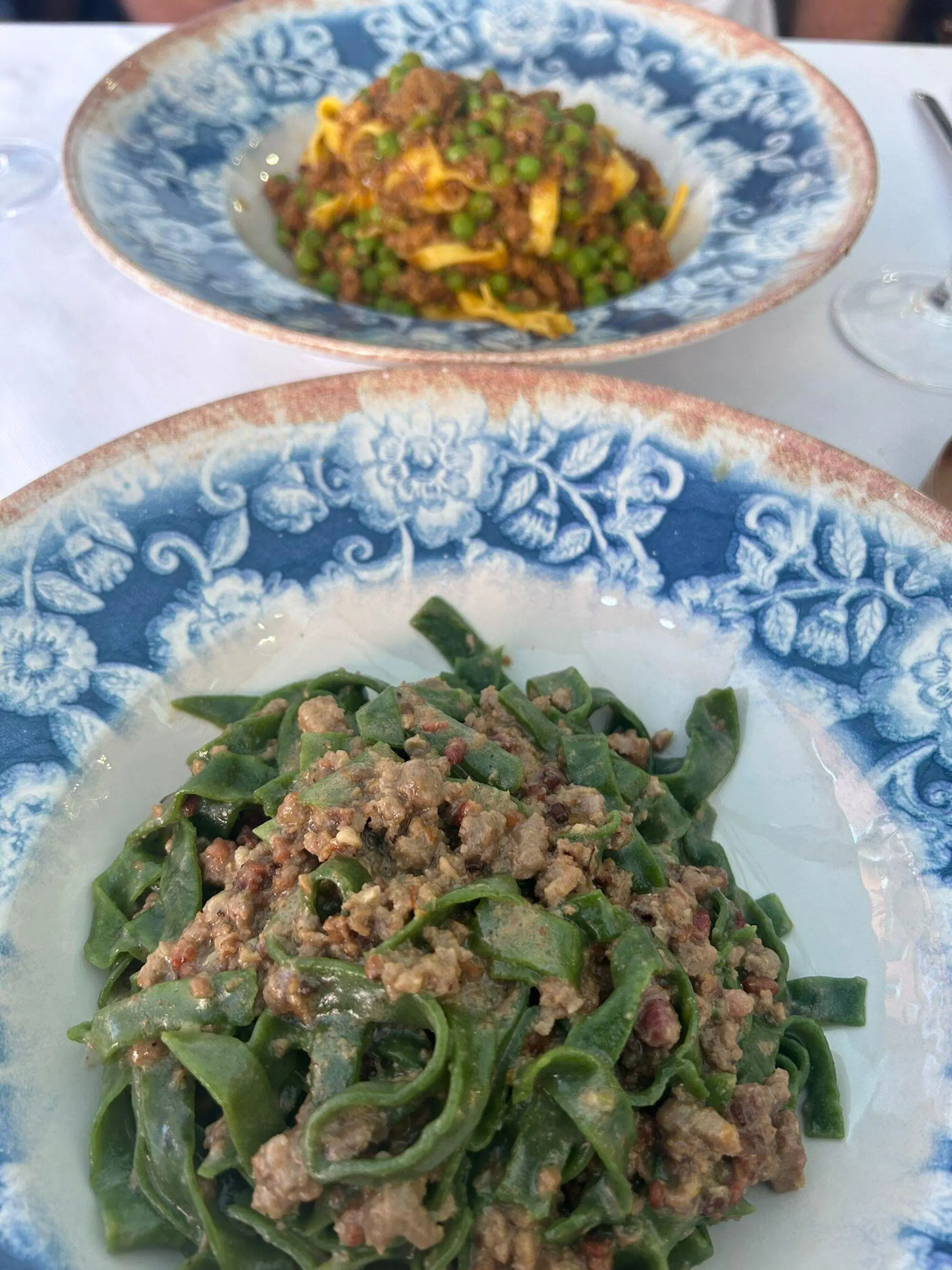 I primi, tagliatelle verdi con rag&ugrave; alla bolognese di Pellegrino Artusi e tagliatelle al rag&ugrave; rosso con l'arvajja