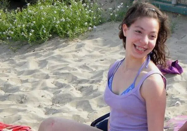 Come mai nella serie Netflix sul caso Yara Gambirasio non si parla della foto che potrebbe scagionare Massimo Bossetti? C'entra il produttore e regista della docu-serie, Gianluca Neri, perch&eacute;...