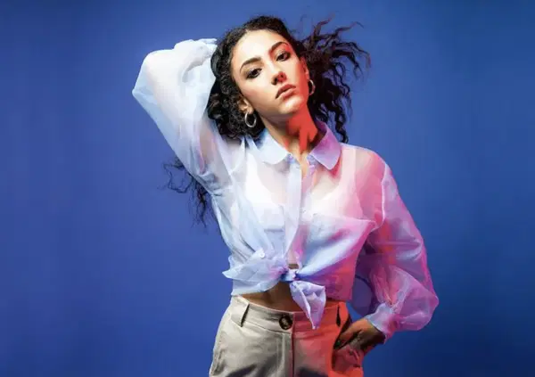 &ldquo;Le cantanti italiane famose? Non hanno talento ma mostrano il cu*o h24. Svegliatevi!&rdquo;. L'attacco della concorrente di X Factor. Ma con chi ce l'ha?