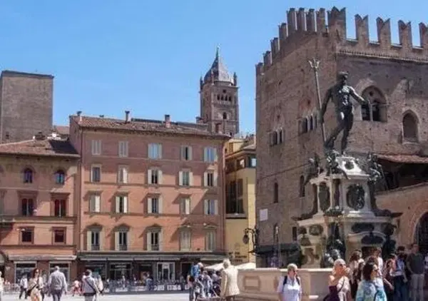 Il New York Times stronca Bologna? &ldquo;Inferno per turisti. Vendono solo mortadella e affitti brevi&rdquo;. Ma hanno mai visto il resto d'Italia? E sulle case vacanza...