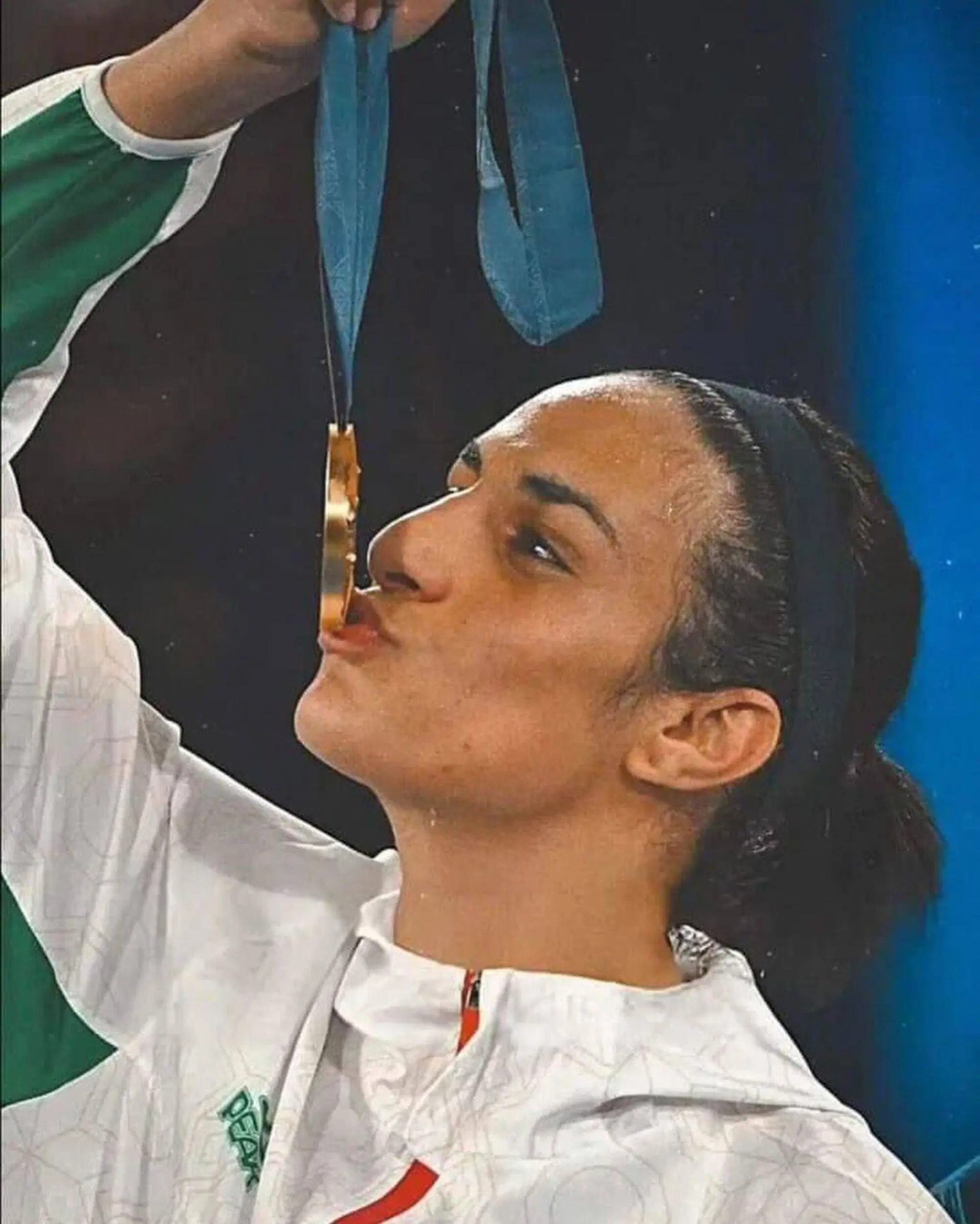 Imane Khelif con l'oro alle Olimpiadi