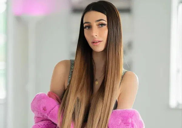 Michelle Comi ci &egrave; o ci fa? Nuova Martina Dall'Ombra o nuova Wanna Marchi (ma col fisico)? In ogni caso il problema siete voi, se non ve ne siete accorti... [VIDEO]