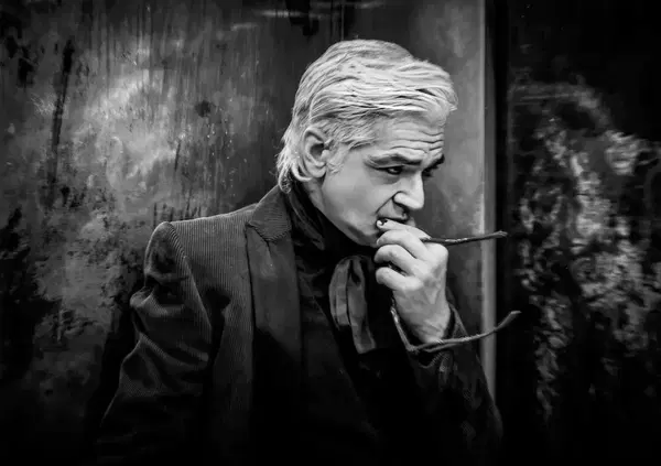 Morgan non &egrave; morto! Rompe il silenzio e si rivolge ai colleghi: "Mi avete abbandonato, siete dei cani. Non dormo, fumo troppo e la mia vita &egrave; triturata"