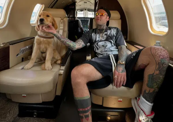 Davvero Fedez era in vacanza insieme a &ldquo;uno dei pi&ugrave; grandi fuffa guru a livello mondiale&rdquo;? Per l&rsquo;&ldquo;Investigatore social&rdquo;, Alessandro Rosica, c&rsquo;&egrave; di mezzo una sponsorizzazione (senza &ldquo;adv&rdquo;?) da 500mila euro. Ecco chi &egrave; Memo Salinas