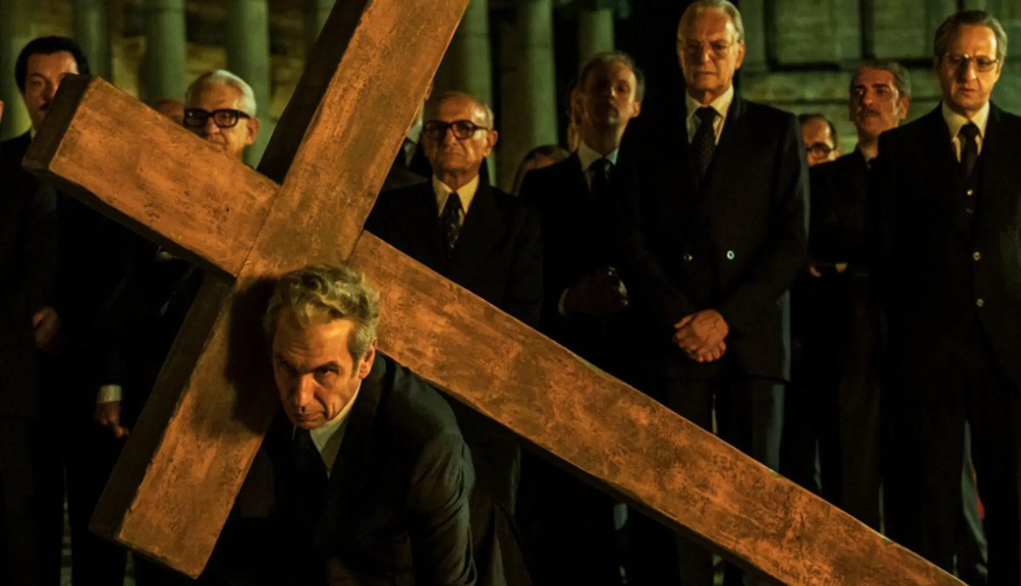 Fabrizio Gifuni &egrave; Aldo Moro in "Esterno Notte" di Bellocchio