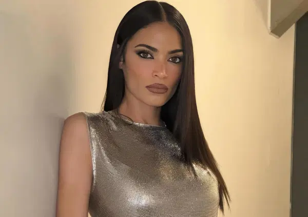 Caso Elodie, calendario Pirelli e supercazzola sullo spogliarsi, Striscia la Notizia risponde a MOW (che non ce l'aveva con Striscia). E sulle Veline: &ldquo;Sono ballerine professioniste, e...&rdquo;