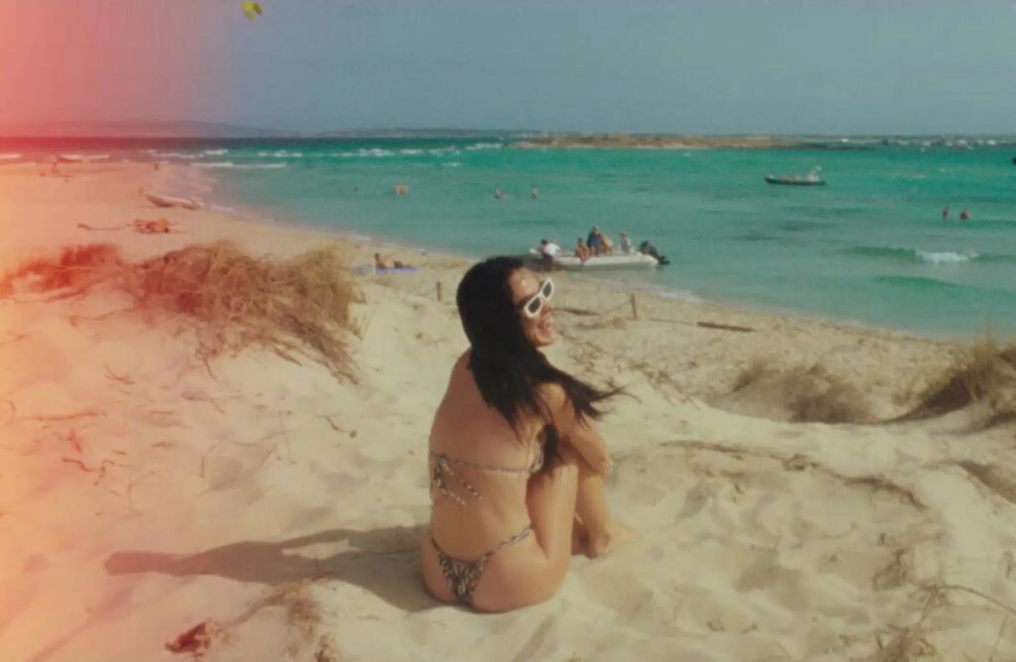 Katy Perry &egrave; indagata in Spagna per aver ballato in una spiaggia protetta nell'isola delle Baleari S'Espalmador