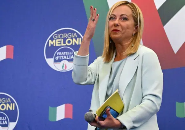 Chi vuole pi&ugrave; bene a Giorgia Meloni, Travaglio o Sallusti? E perch&eacute; nessuno &egrave; geloso di Sechi? La lotta nel fango tra i direttori di Fatto, Giornale e Libero dimostra che&hellip;