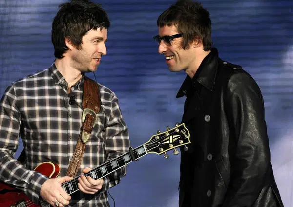 Oasis, confermata la reunion nel 2025. Ma &egrave; una buona idea? Artisticamente no, cari Liam e Noel Gallagher, ma per 400 milioni di altri motivi... E i biglietti sono gi&agrave; disponibili (da sabato 31 agosto) per Cardiff, Manchester e...