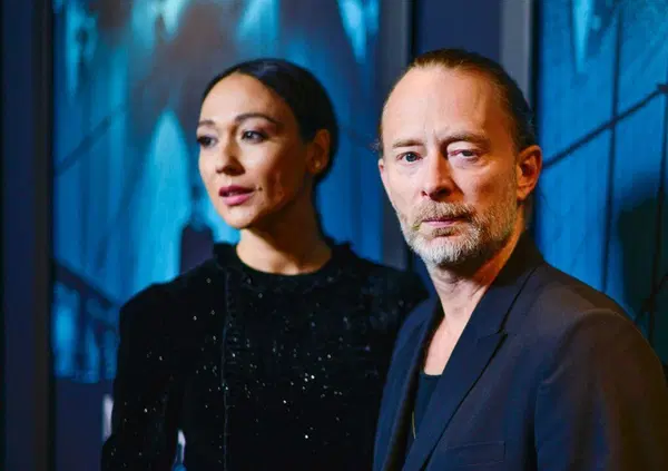 Abbiamo provato a imbucarci a casa di Thom Yorke a Roma per cucinargli la carbonara. L'appartamento di Italo Calvino, la spesa da Volpetti e l'appello a Dajana Roncione. Ecco com'&egrave; andata...