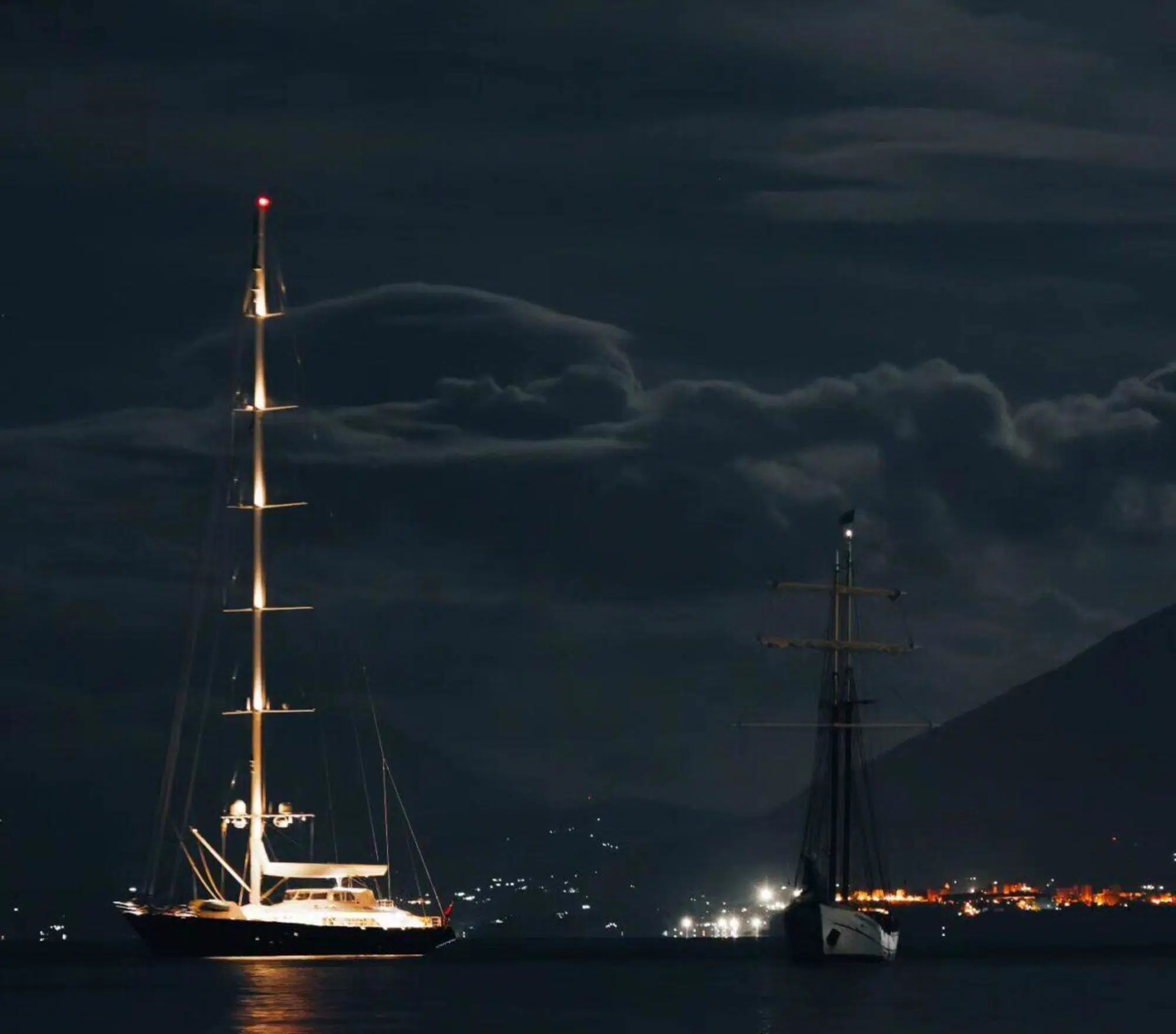 L'ultimo avvistamento del Bayesian la notte della tempesta