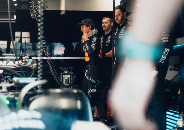 Brutto incidente per Kimi Antonelli all'esordio in Formula 1 a Monza: ecco come sono andate le FP1 con la Mercedes