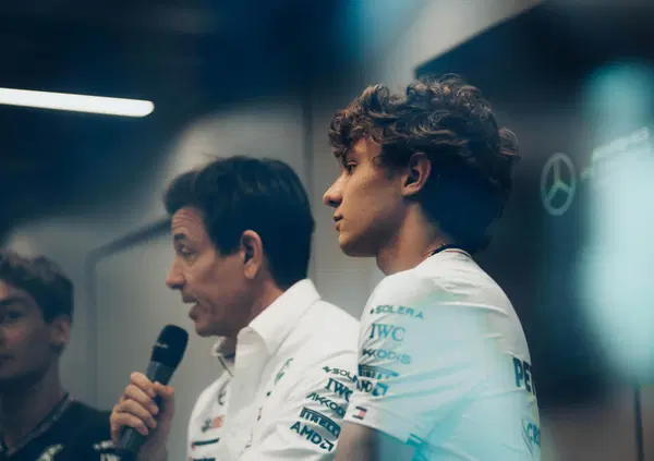 Il 12 per Senna, l'incidente a Monza e il futuro con Mercedes: le prime parole di Kimi Antonelli da pilota ufficiale di Formula 1