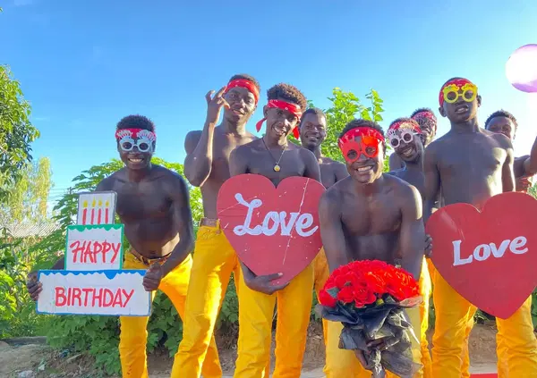 Ok, ma che caz*o &egrave; African Joyflix? La nuova frontiera dell'horror: comprare persone per farti gli auguri