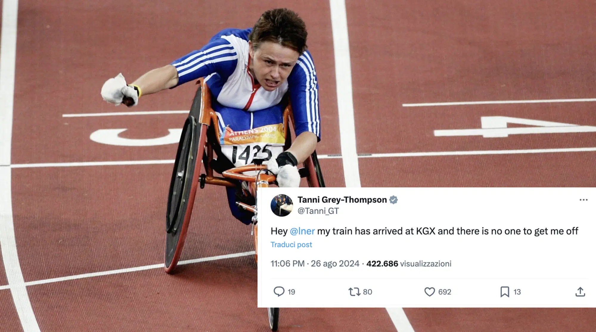 L'ex campionessa paralimpica Tanni Grey-Thompson &egrave; stata costretta a "scivolare" fuori dal reno a King's Cross (Londra) perch&eacute; non c'era personale della stazione disponibile