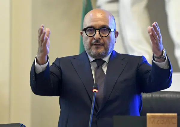 Gennaro Sangiuliano rivela al Tg1: "Avevamo una relazione, ma non sono ricattabile". E Maria Rosaria Boccia: "Bugiardo recidivo". Intanto Alessandro Giuli al ministero della Cultura...