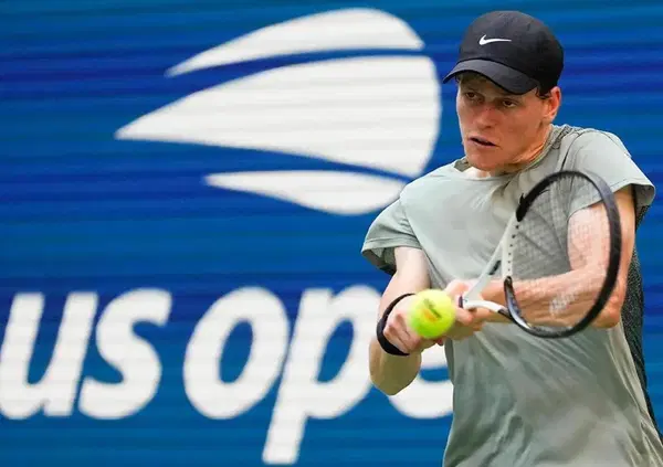 Sinner, torna l'incubo squalifica per doping proprio durante lo Us Open. Ecco come la Wada pu&ograve; fermarlo. E intanto Panatta e Bortolucci...