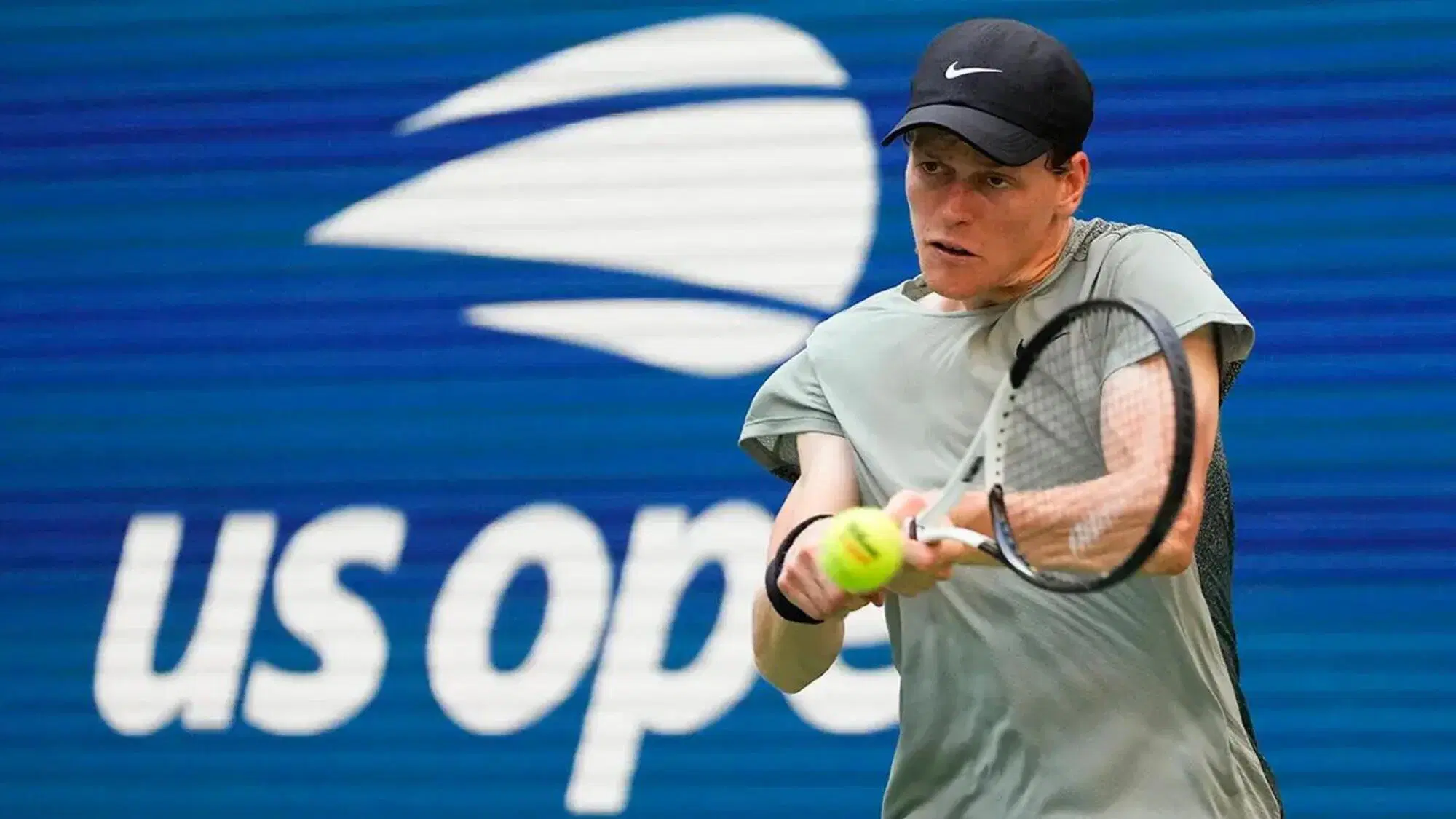 Sinner, torna l'incubo squalifica per doping proprio durante lo Us Open. Ecco come la Wada pu&ograve; fermarlo. E intanto Panatta e Bortolucci...