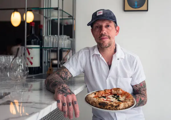 Altro che Briatore (Crazy Pizza), Sorbillo e Napoli: ecco qual &egrave; e dov'&egrave; la miglior pizza del mondo secondo gli esperti napoletani (e no, non &egrave; nemmeno in Italia)