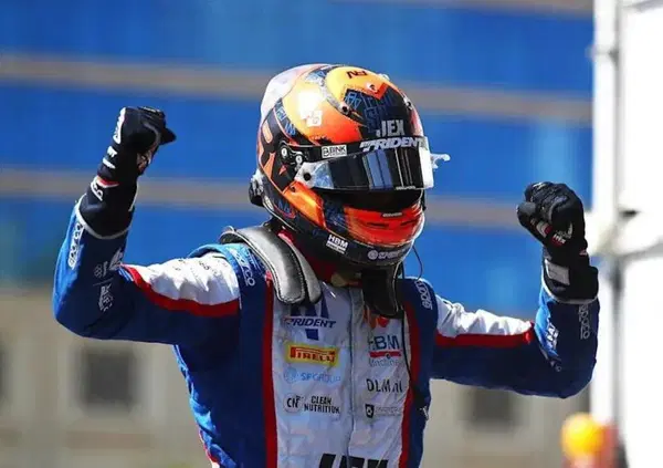 La dedica di Trident a Baku in onore di Luca Salvadori dopo la vittoria di Formula 2: "Maurizio, sono con te"