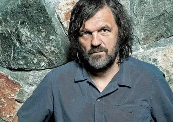 Incontrare il regista Emir Kusturica in un viaggio verso Istanbul? Noi l'abbiamo fatto: ecco com'&egrave; andata e com'&egrave; il suo nuovo film 