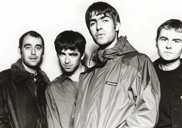 &ldquo;Supersonic&rdquo;, il docufilm sugli Oasis, &egrave; tornato al cinema per una sera. Vi diciamo com'&egrave;, ma anche dove vederlo (gratis) se ve lo siete perso...