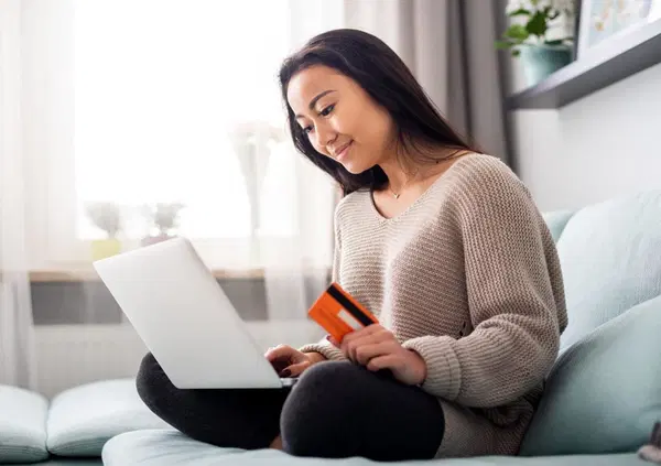 Temu, Aliexpress, Amazon, Shein: la guerra degli e-commerce scuote l'Europa (e lo shopping online). Dove si risparmia di pi&ugrave;? Offerte, promozioni e polemiche. E negli Usa...