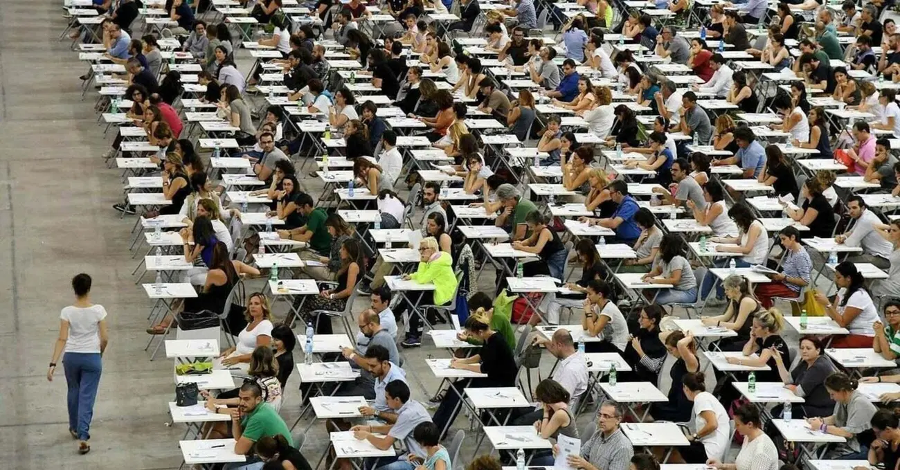 La truffa del concorso scuola? Lo vinci ma il posto non c'&egrave;. &ldquo;L'Italia preferisce investire in armi&rdquo;: parla il portavoce degli insegnanti Sofia. E sulle spese per lavorare, i metodi di reclutamento e il made in Italy...