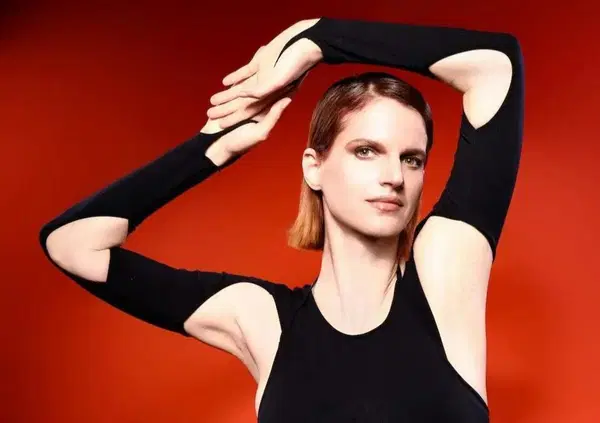 Nuove uscite musicali, da Side Baby duro e puro a Fedez e Emis Killa che caz*eggiano sulla fine dell'estate. Cosa spicca? Il ritorno di Chiara Galiazzo...