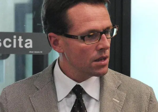 Si riapre il caso David Rossi? L'uomo ripreso nel vicolo di Siena era il &ldquo;killer di Prati&rdquo;? Ecco l'esame su De Pau che pu&ograve; cambiare tutto. E le escort morte...