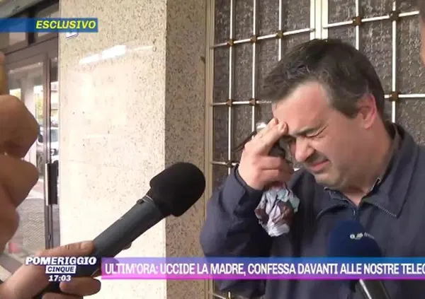 Dalla tv del dolore alla tv dell'orrore? A Pomeriggio 5 un uomo, Lorenzo Carbone, confessa l'omicidio della madre a Modena. Non era meglio fermarsi prima?