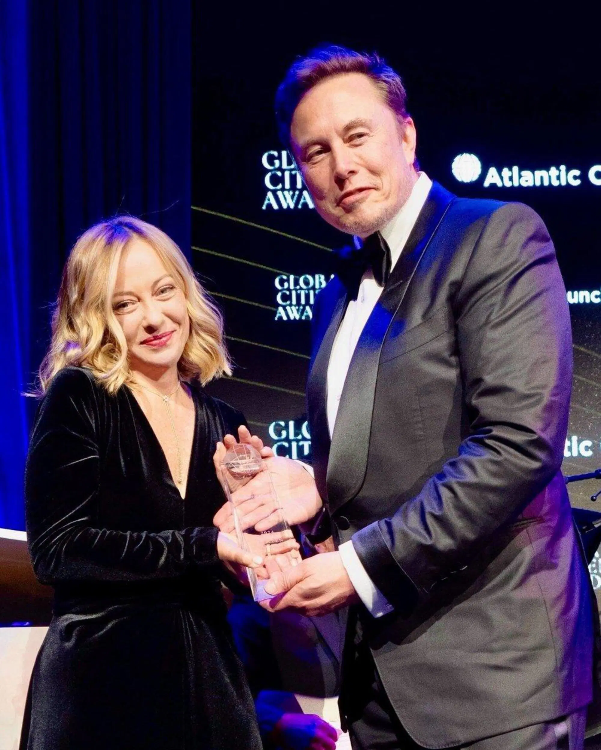 Giorgia Meloni premiata da Elon Musk ai Global Citizen Awards dell'Atlantic Council a New York