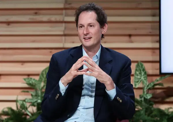 Elkann, fusione dell&rsquo;ex Fiat con Renault? Dagospia: &ldquo;John non vede l&rsquo;ora per liberarsi della zavorra e mollare Repubblica e Stampa&rdquo;