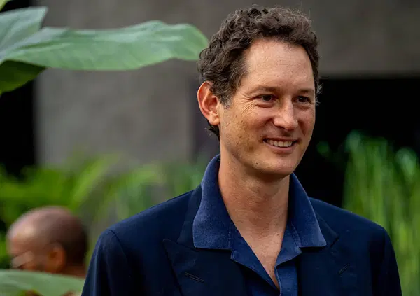 John Elkann ha &ldquo;venduto&rdquo; l&rsquo;informazione all&rsquo;Ai (ChatGpt)? L&rsquo;incontro con Sam Altman tra Fiat, Ferrari e promesse: &ldquo;Il meglio deve ancora venire&rdquo;, ma Repubblica e Mirafiori... 