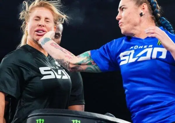 Power Slap e le altre gare di schiaffi sono pericolose? Si, adesso lo dice anche uno studio. Per&ograve; &egrave; bellissimo da vedere, e vi spieghiamo il perch&eacute;, tra Ges&ugrave;, Bud Spencer e i banchi dell'Ipsia...