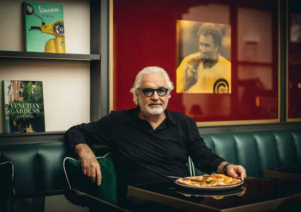 Crazy Pizza Briatore, non solo margherita a 17 euro: anche i fiori costano caro (a Flavio). Ma che succede e cos'&egrave; la storia della multa per decoro?