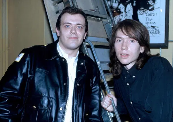 Repetto: &ldquo;Io, Max Pezzali con le ballerine in vasca e la ragazza che mi calpestava&rdquo;. E sulla fine degli 883, lo spettacolo con gli ologrammi &ldquo;Alla ricerca dell'Uomo Ragno&rdquo;, l&rsquo;american dream e...