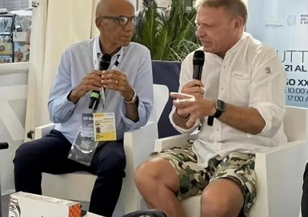 Francesco Lollobrigida, dal "diritto all'eleganza" (by lady Soumahoro) al "diritto alla tamarraggine". Ma come si &egrave; vestito al G7 agricoltura? Bermuda mimetici e sneakers tricolore. Sar&agrave; colpa del divorzio da Arianna Meloni? 