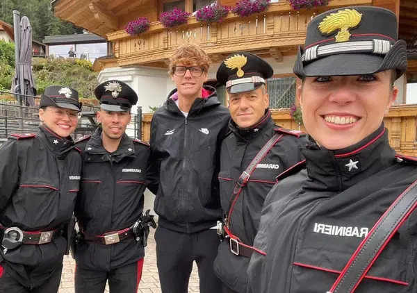 Ok, ma cosa succede all'Instagram dell'Arma dei Carabinieri? Tra Gta, erba ed effetti cringe, il profilo diventa virale. Ma il motivo della svolta? Ve lo spieghiamo noi...